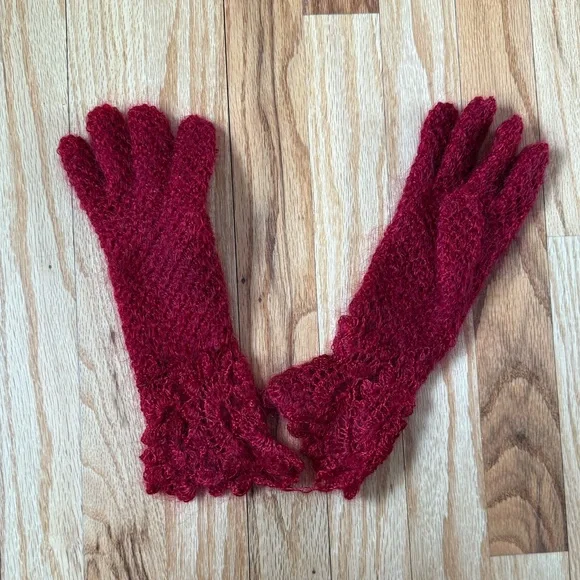 Chic Red Hand Crochet Gloves - Picture 4 of 4